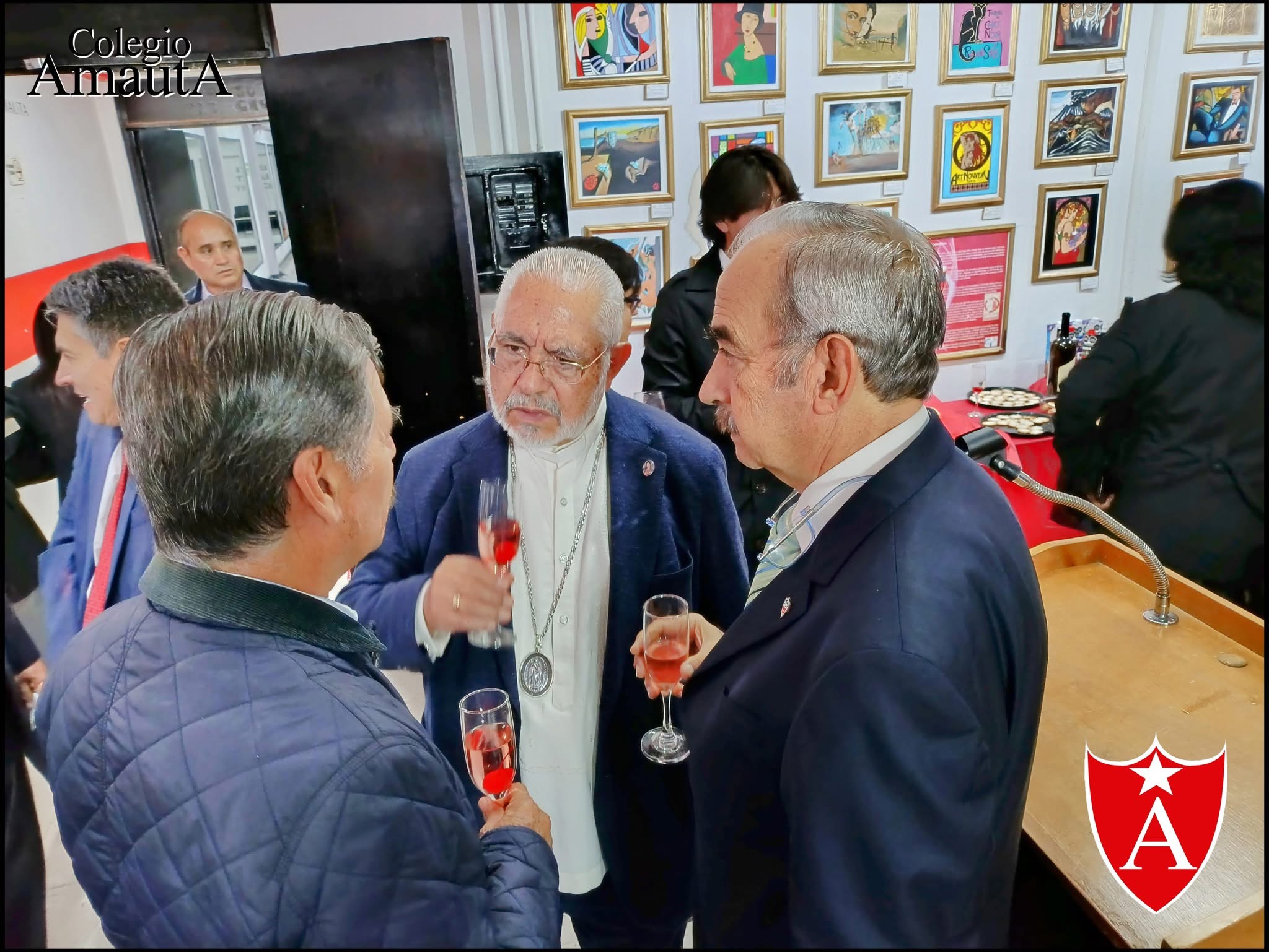 Universidad Amauta - Estudiantes y aulas